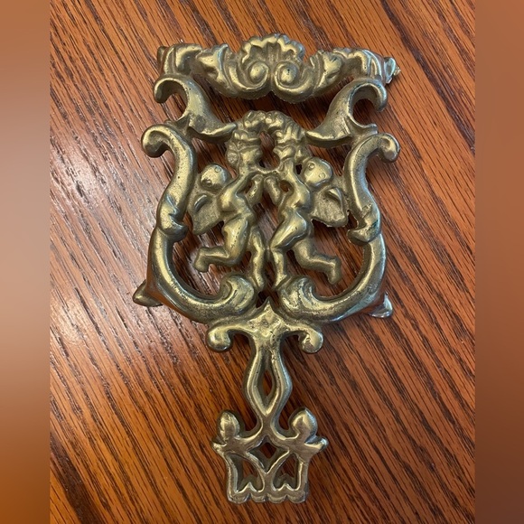 Vintage Gold Cherubs Cupids Scrolls Footed Trivet Cast Iron 8" L X 4.5" W - Picture 9 of 9